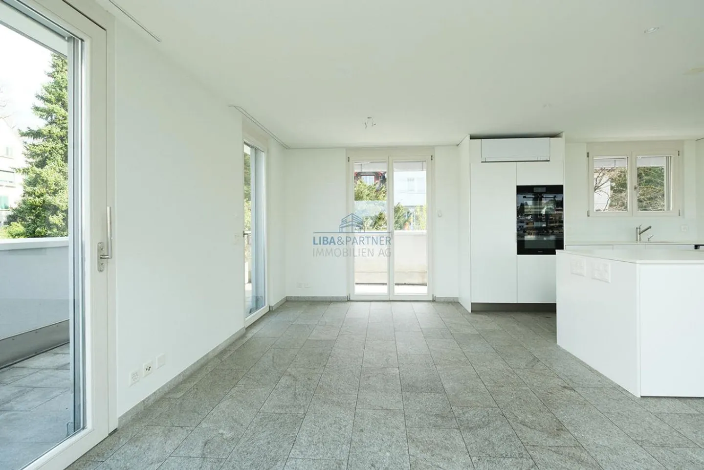 Maisonette en attique avec vue dégagée sur Binningen et Bâle - Photo 5 sur 15