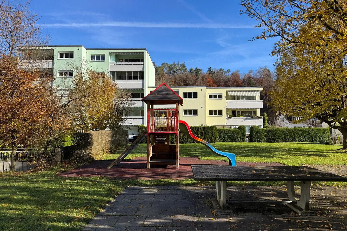 "Charmante 4.5-Zimmer-Wohnung mit Balkon in Langnau am Albis " - Foto 1 von 12