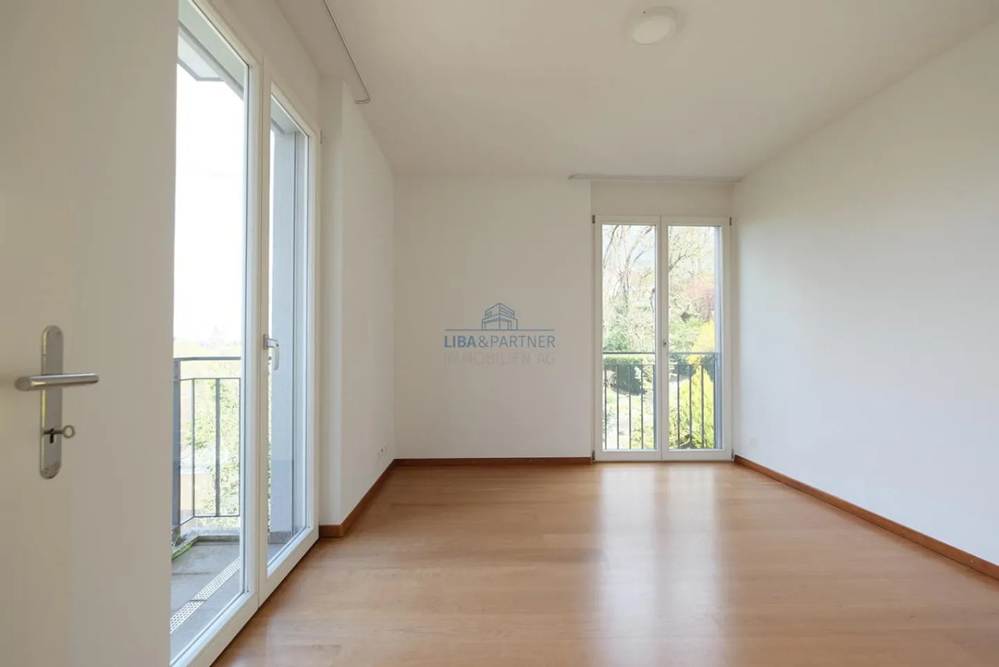 Maisonette en attique avec vue dégagée sur Binningen et Bâle - Photo 14 sur 15
