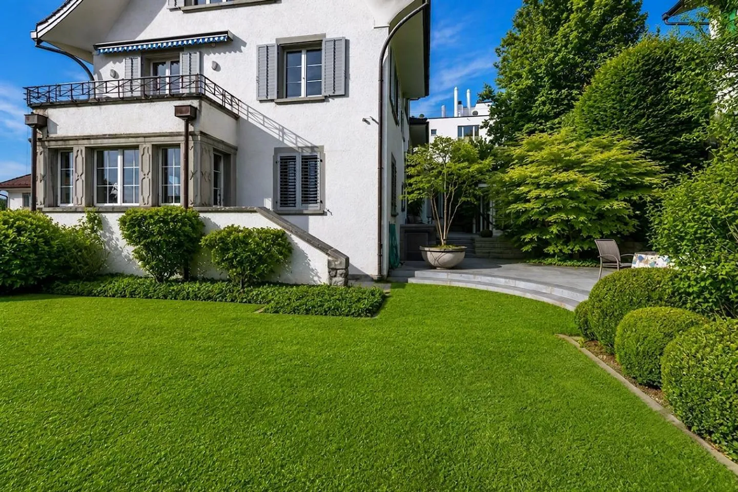 Majestic 7-Room Villa in Prime Location on Zürichberg - Photo 1 of 4