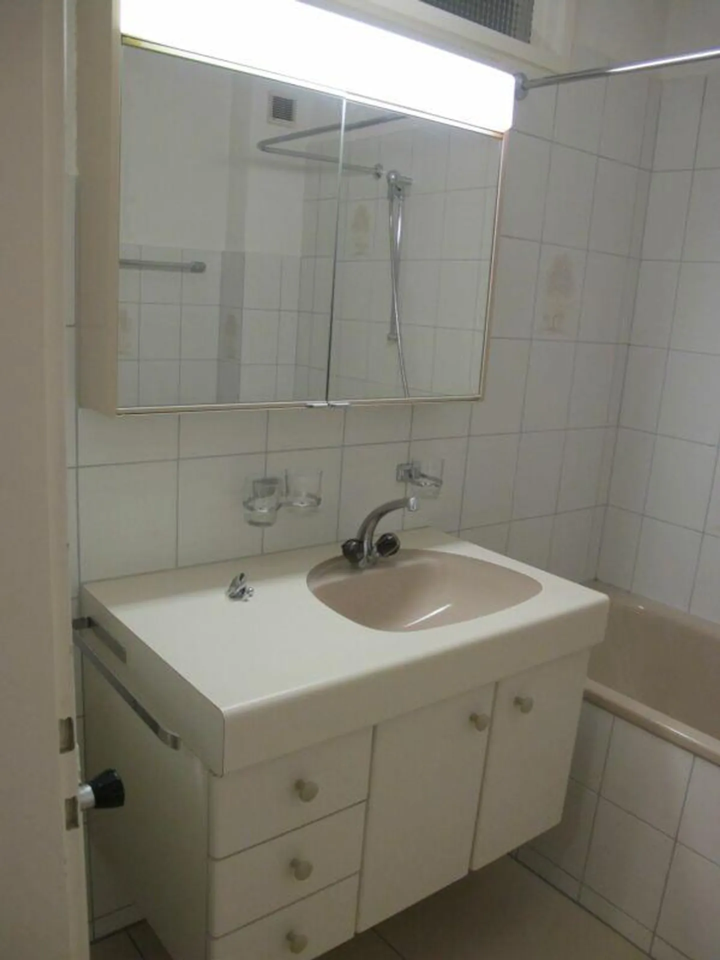 Cozy 2-room apartment - Photo 4 of 6