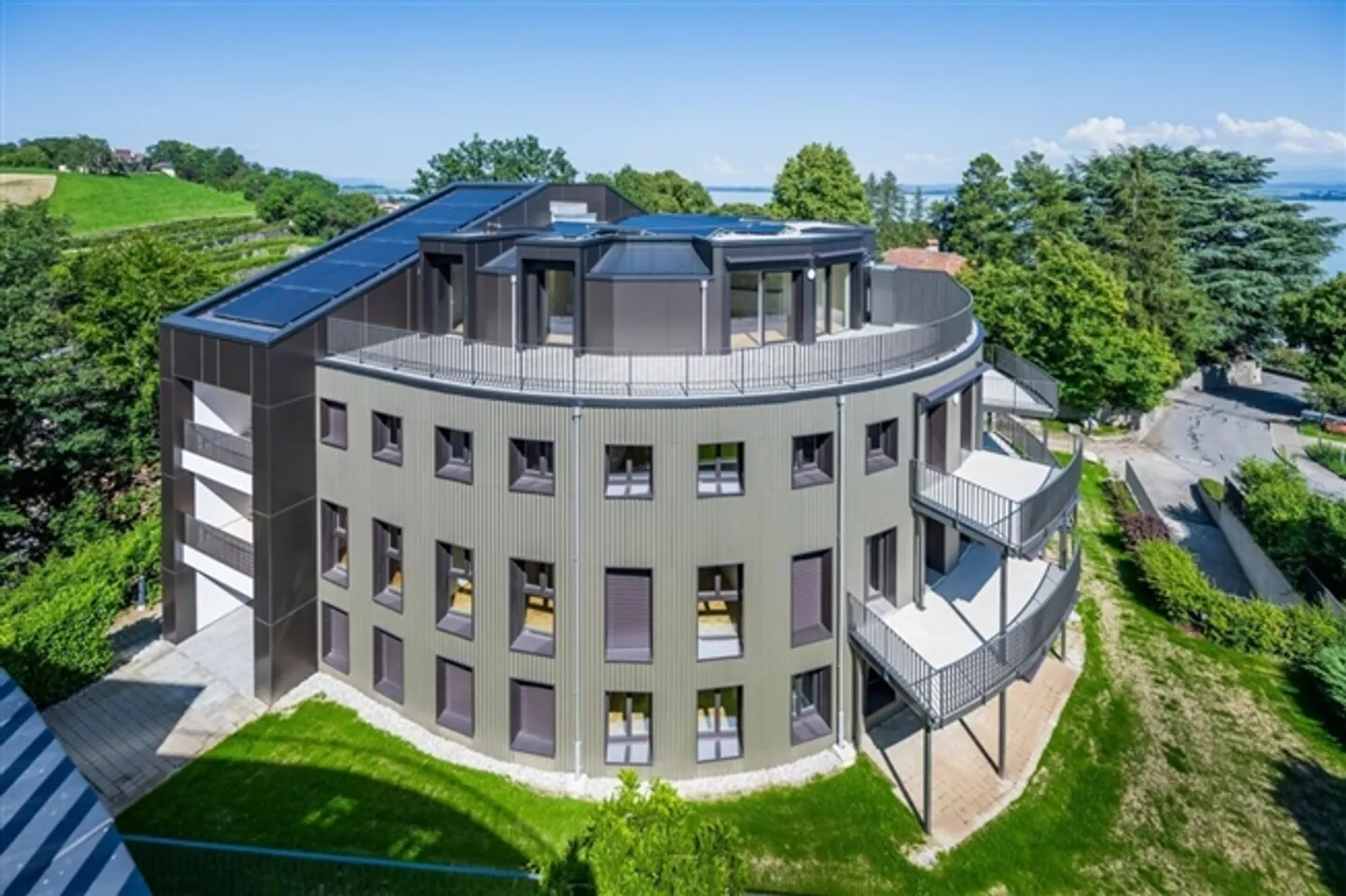 Beautiful completely renovated 3.5 room apartment with balcony - Photo 13 of 14