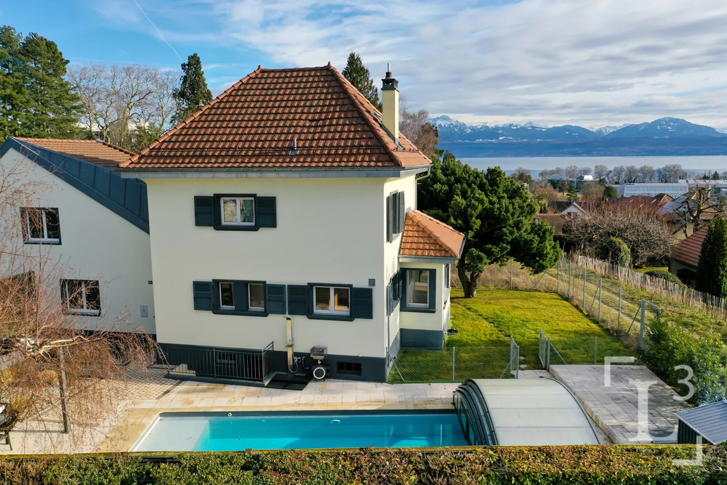 Spaziosa villa familiare con piscina + studio - Foto 1 di 13