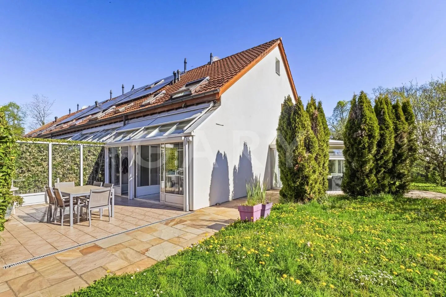 Helles Familienhaus mit Garten - Foto 1 von 11
