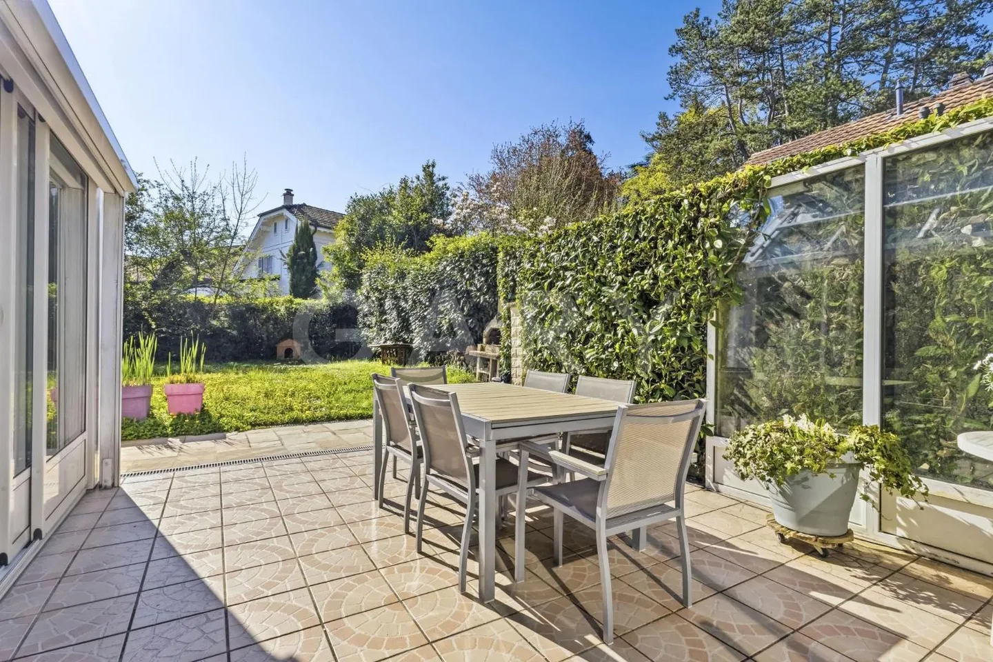 Helles Familienhaus mit Garten - Foto 3 von 11