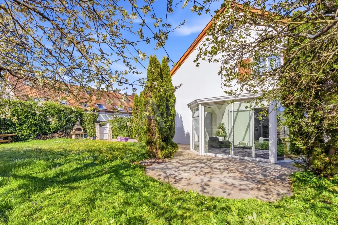 Helles Familienhaus mit Garten - Foto 9 von 11