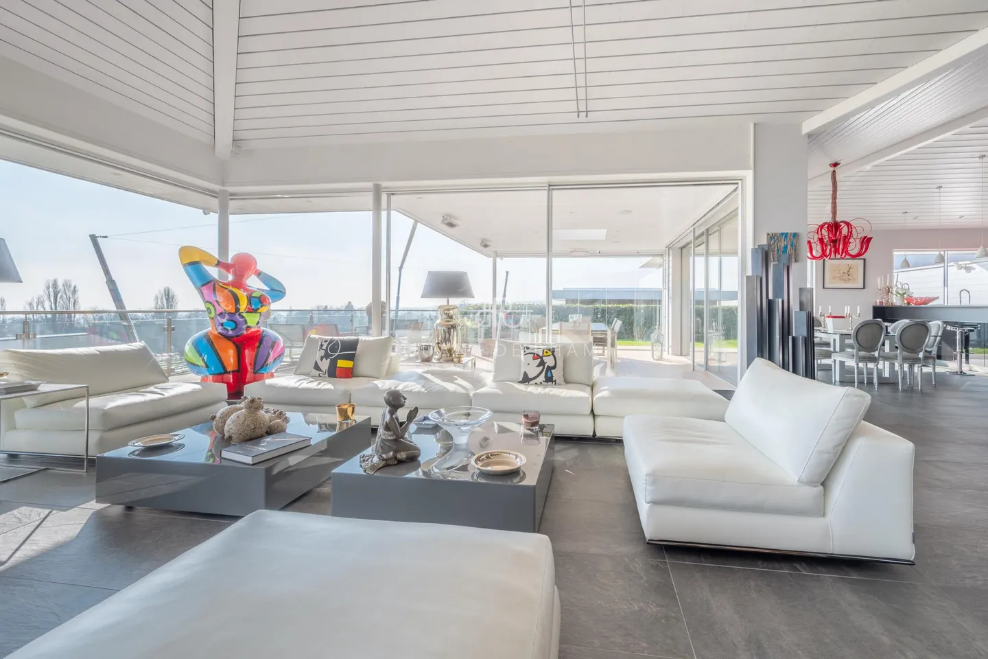 Exceptional Villa with Lake View - Photo 3 of 18