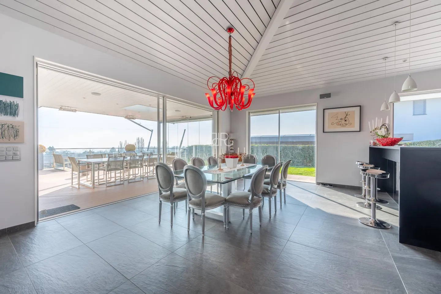 Exceptional Villa with Lake View - Photo 4 of 18