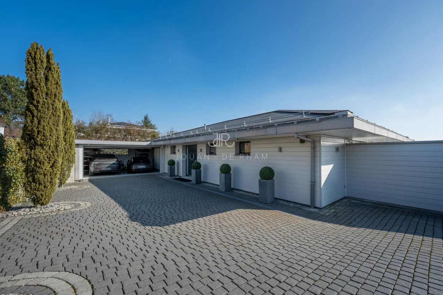 Exceptional Villa with Lake View - Photo 18 of 18