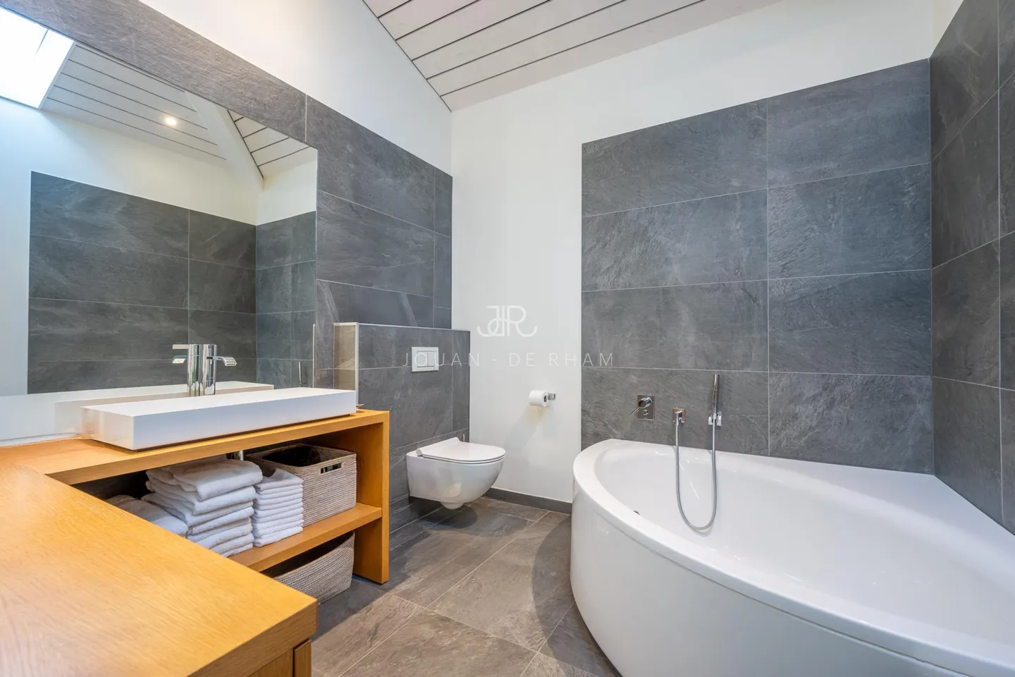 Exceptional Villa with Lake View - Photo 9 of 18