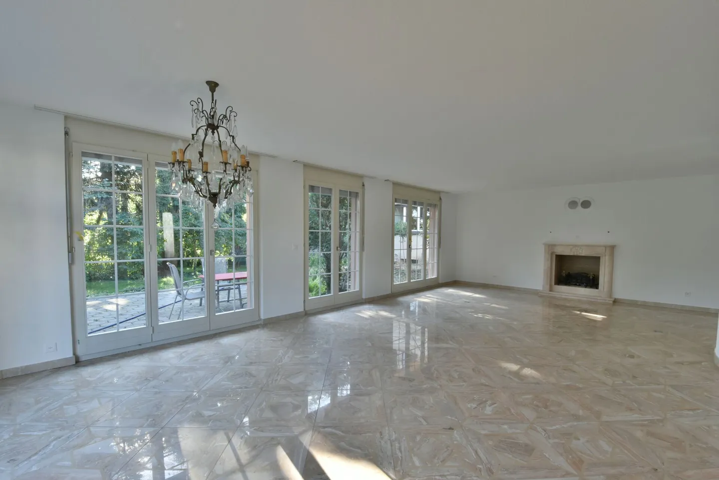 Casa unifamiliare di 5,5 stanze con fascino, grande giardino e posizione centrale a Derendingen! - Foto 4 di 17