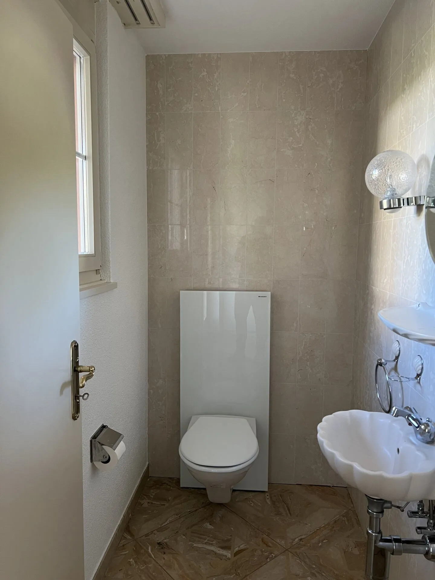 Casa unifamiliare di 5,5 stanze con fascino, grande giardino e posizione centrale a Derendingen! - Foto 15 di 17