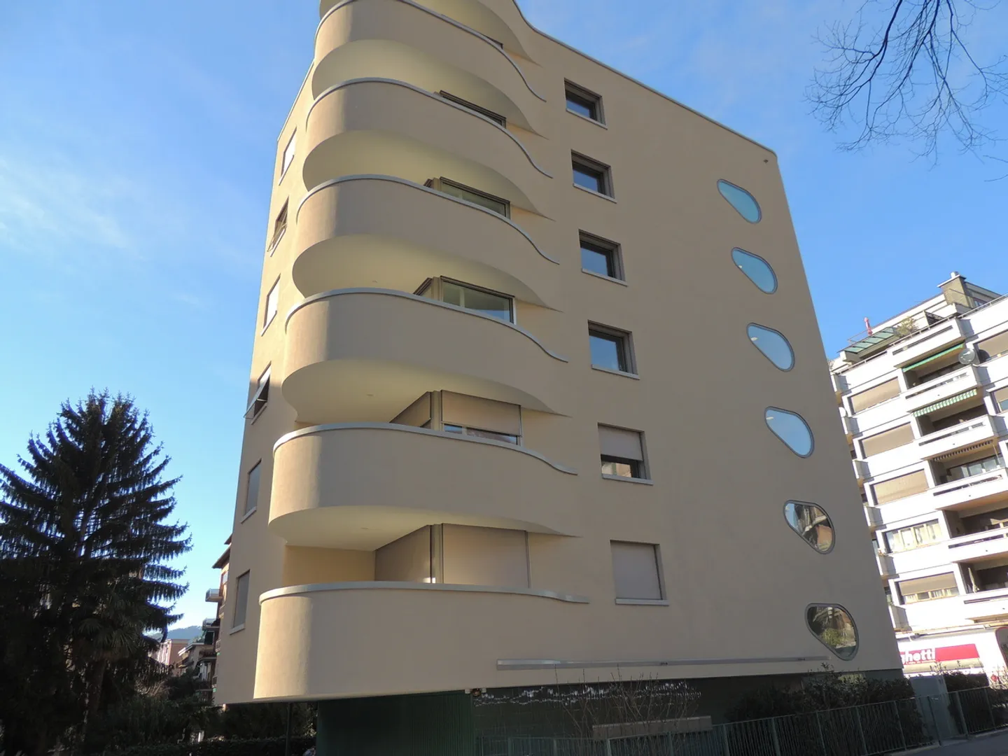 Luminoso appartamento a Cassarate - Foto 2 von 8