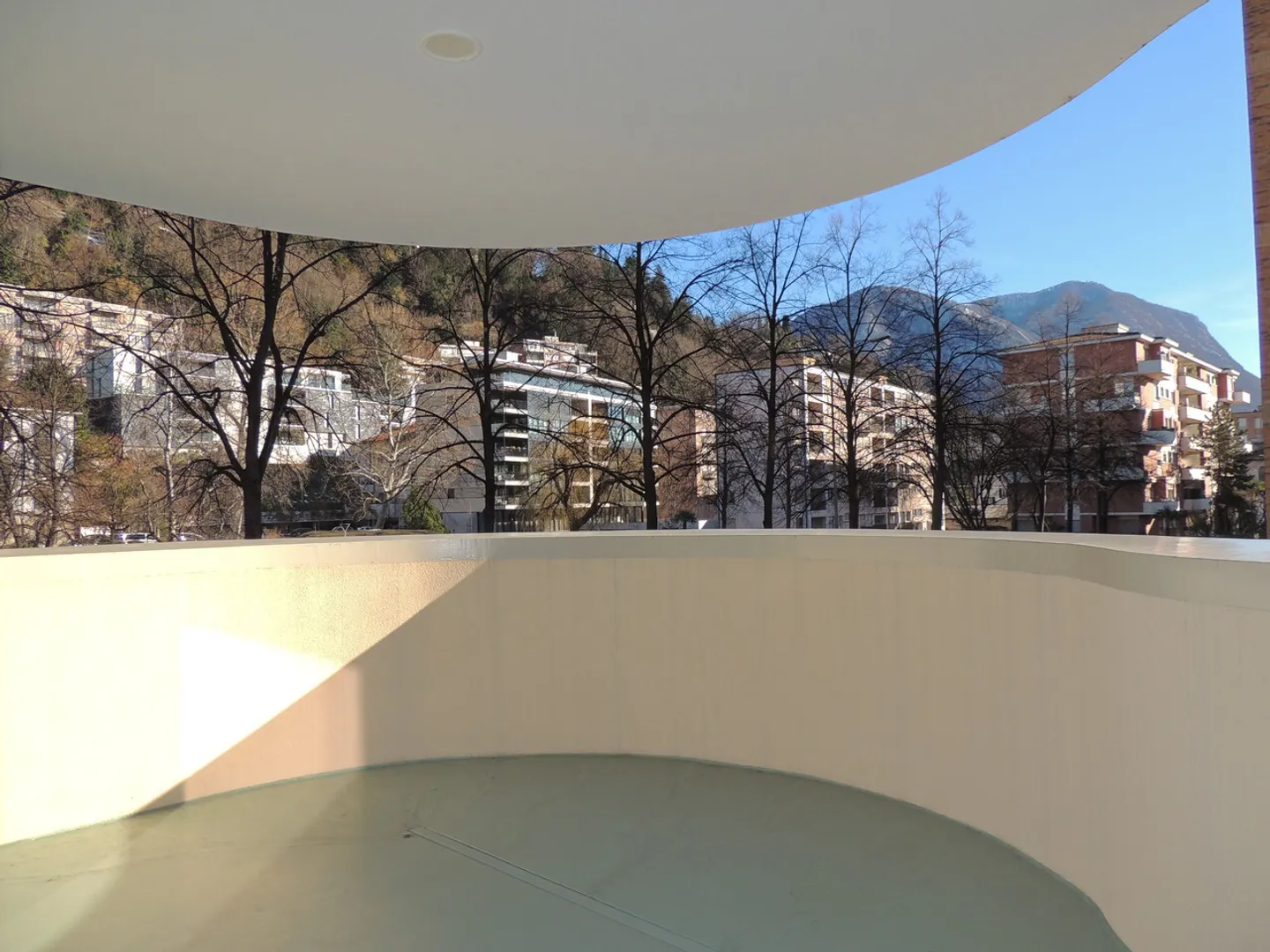 Luminoso appartamento a Cassarate - Foto 4 von 8