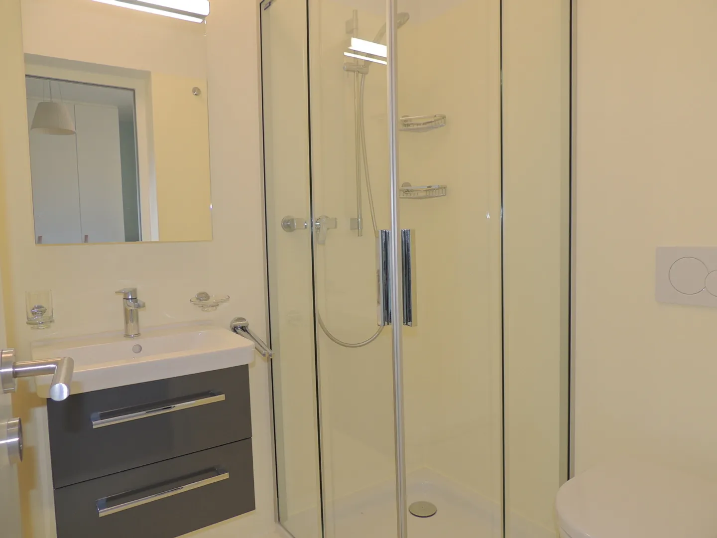 Luminoso appartamento a Cassarate - Foto 7 von 8