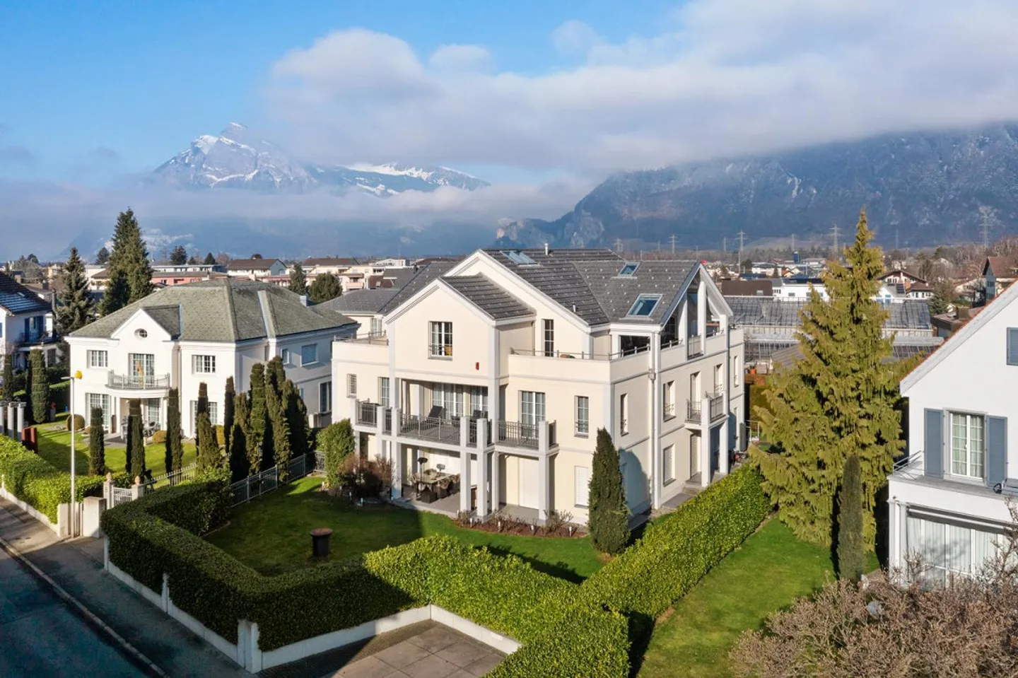 190 m2 Erdgeschosswohnung mit 265 m2 Gartenanlage zur Alleinnutzung - Foto 2 von 5