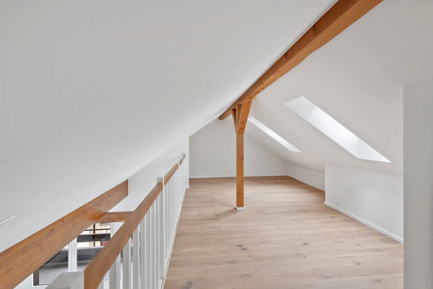 RENOVATED, QUIET AND SPACIOUS - Photo 2 of 9