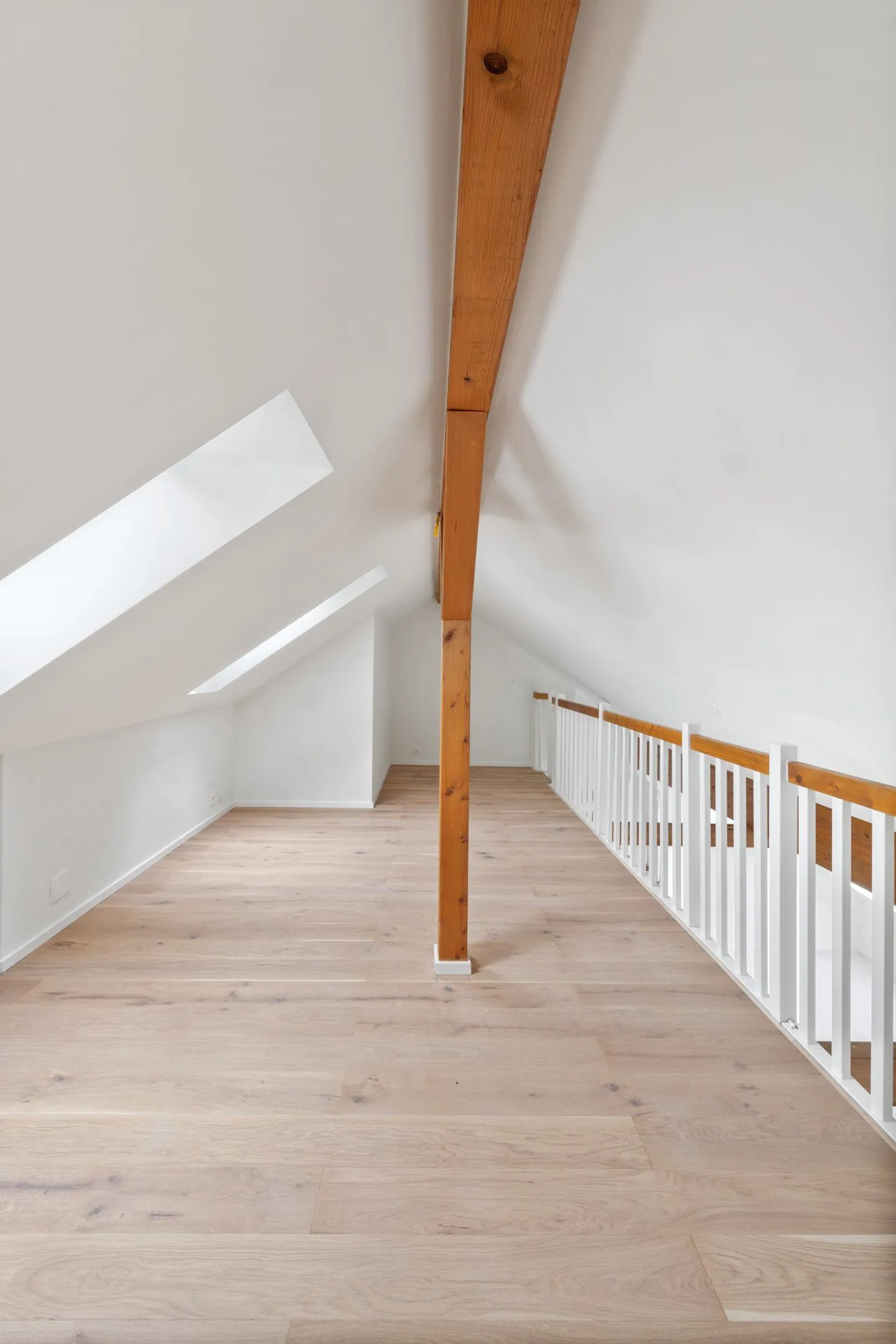 RENOVATED, QUIET AND SPACIOUS - Photo 6 of 9
