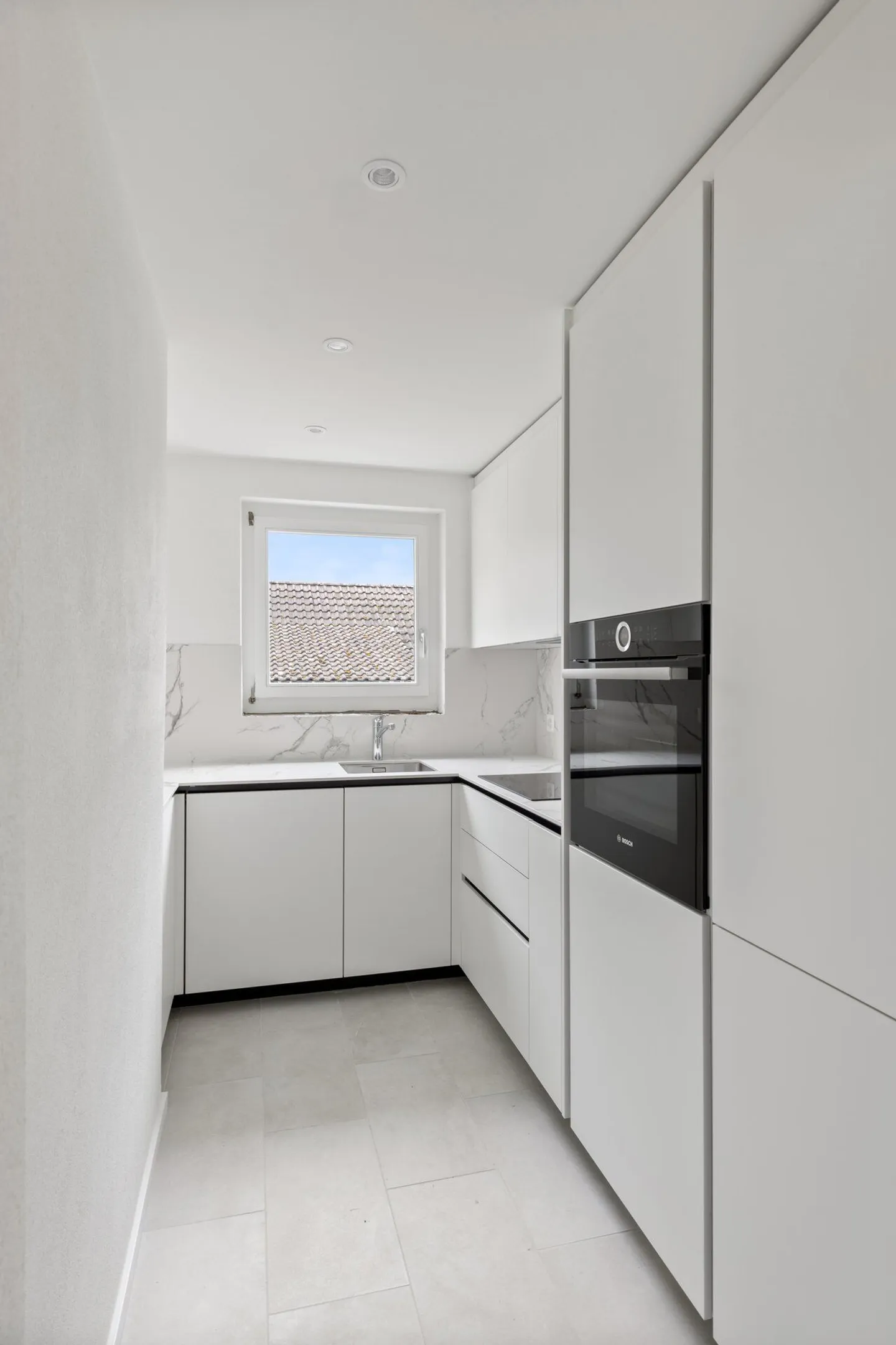 RENOVATED, QUIET AND SPACIOUS - Photo 7 of 9