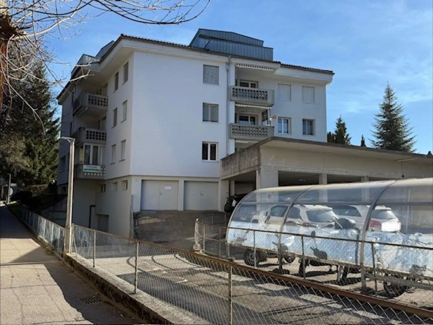 Versatile Hobby Space in Langnau - Photo 1 of 5