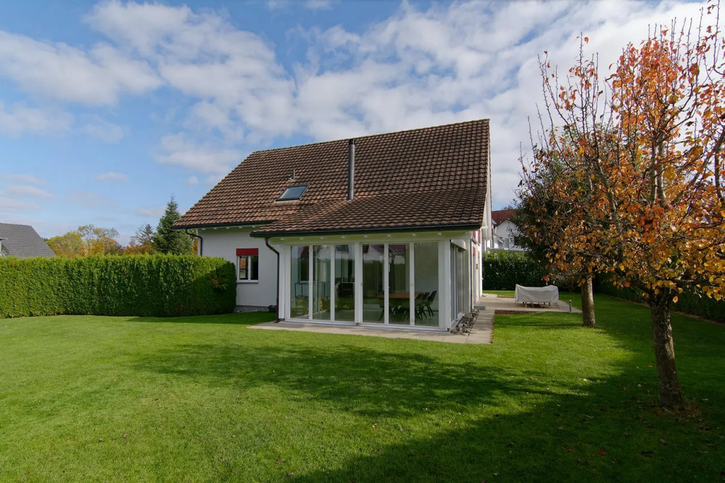 Freist. 7.5-Zi.-EFH mit Wintergarten - Foto 1 von 7