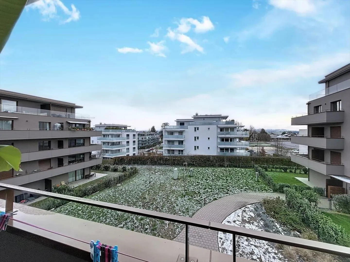 Bel appartamento recente con grande balcone - Foto 8 di 8