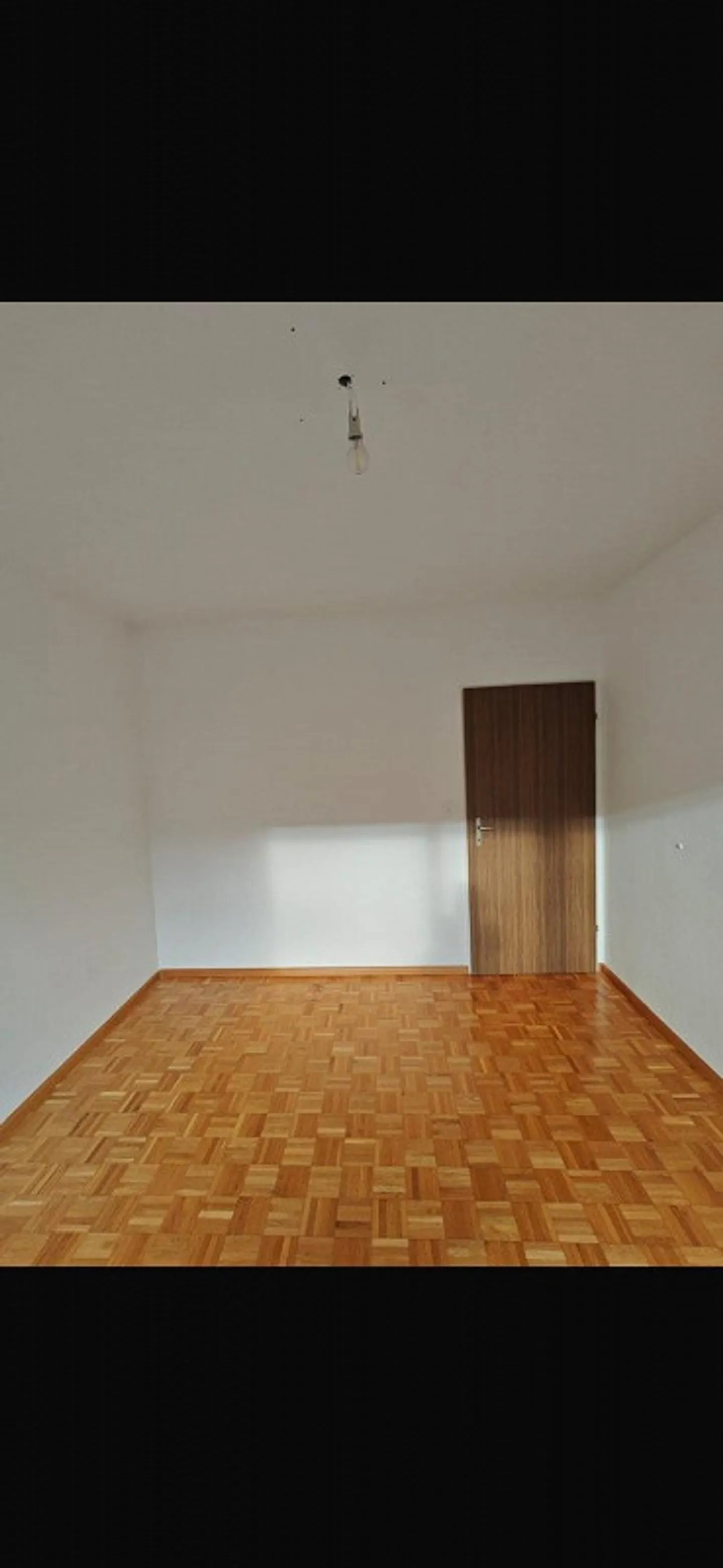 Appartamento luminoso di 3 stanze con bellissimo pavimento in parquet in una posizione centrale a... - Foto 3 di 7