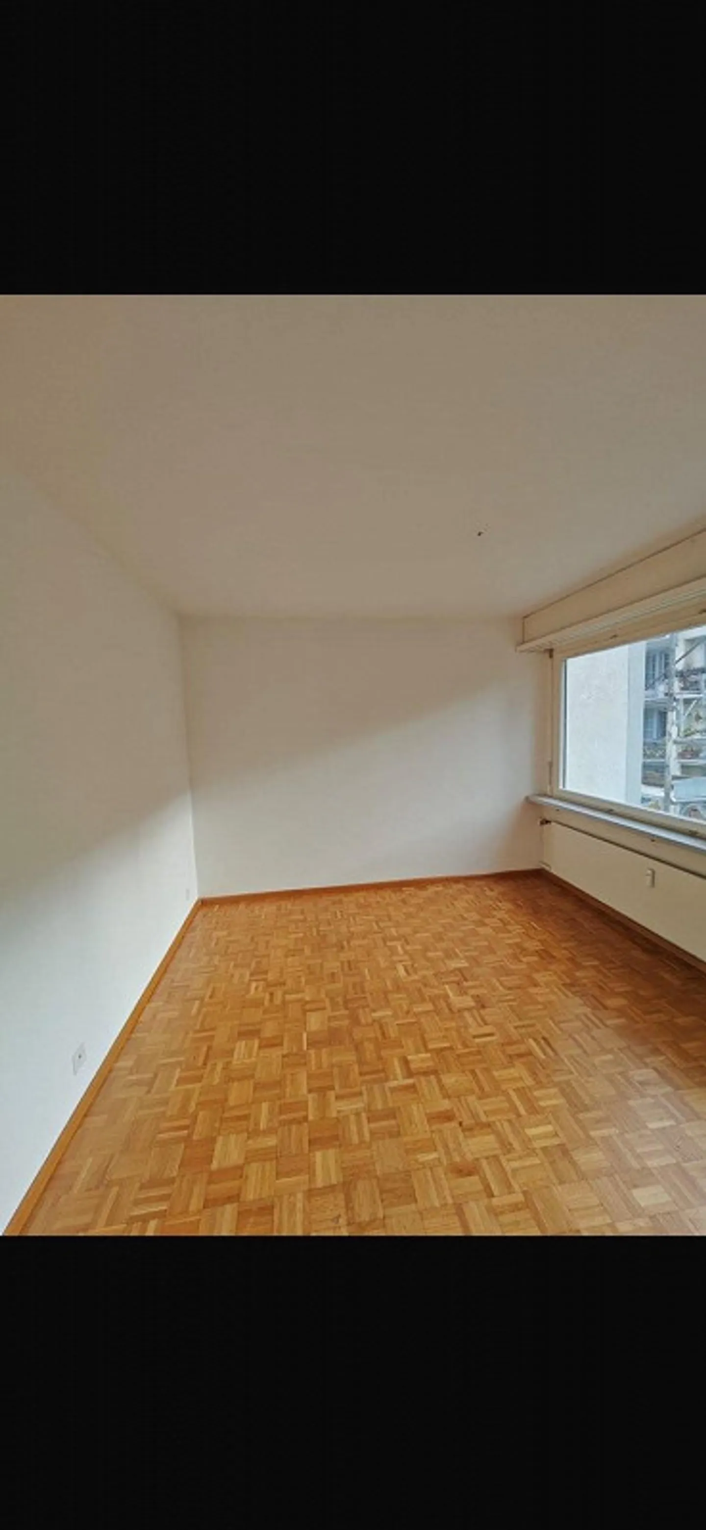 Appartamento luminoso di 3 stanze con bellissimo pavimento in parquet in una posizione centrale a... - Foto 1 di 7