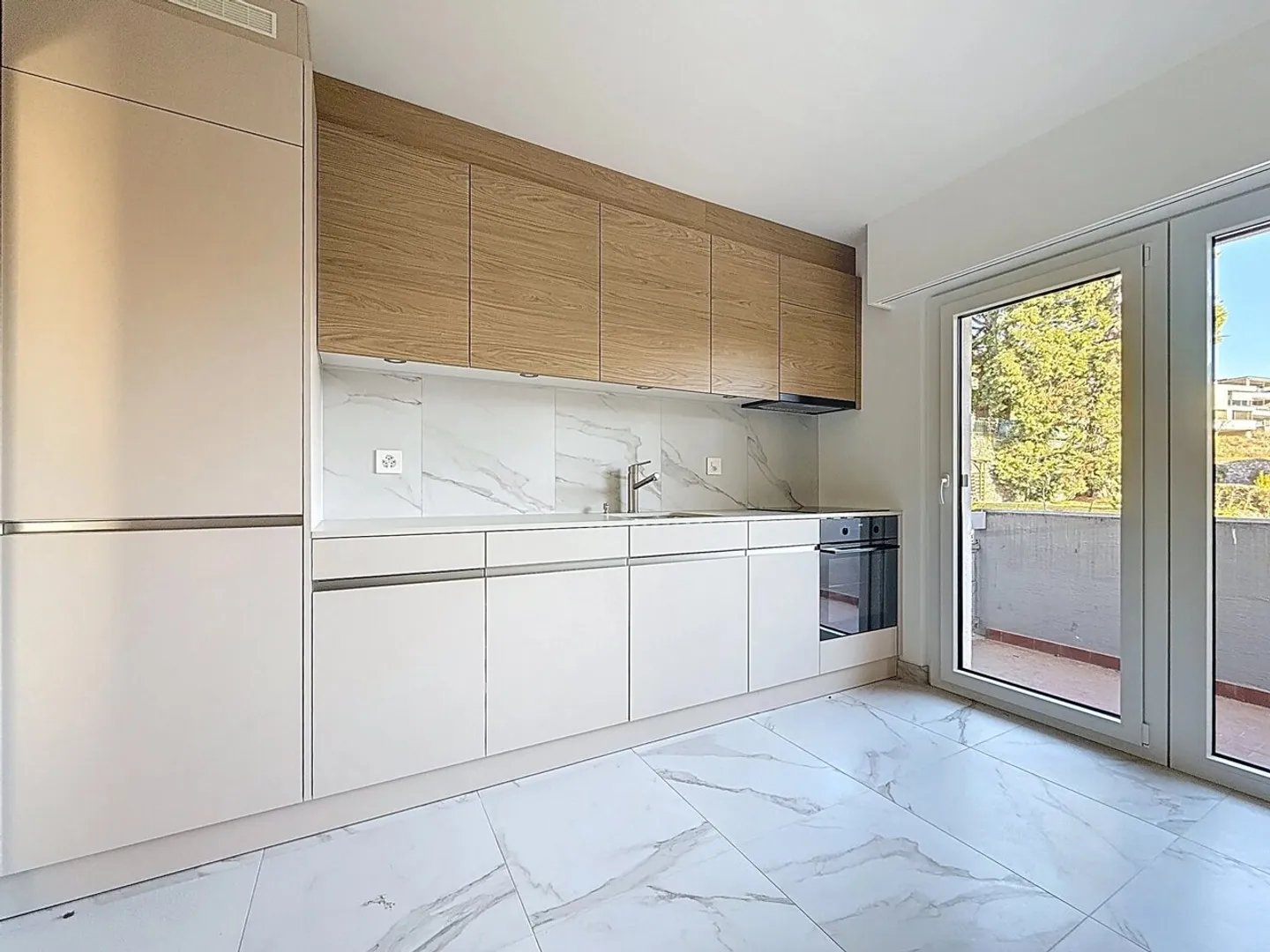 Rent? Magnificent 4.5 room renovated in Gravelone (Sion) - Photo 1 of 13