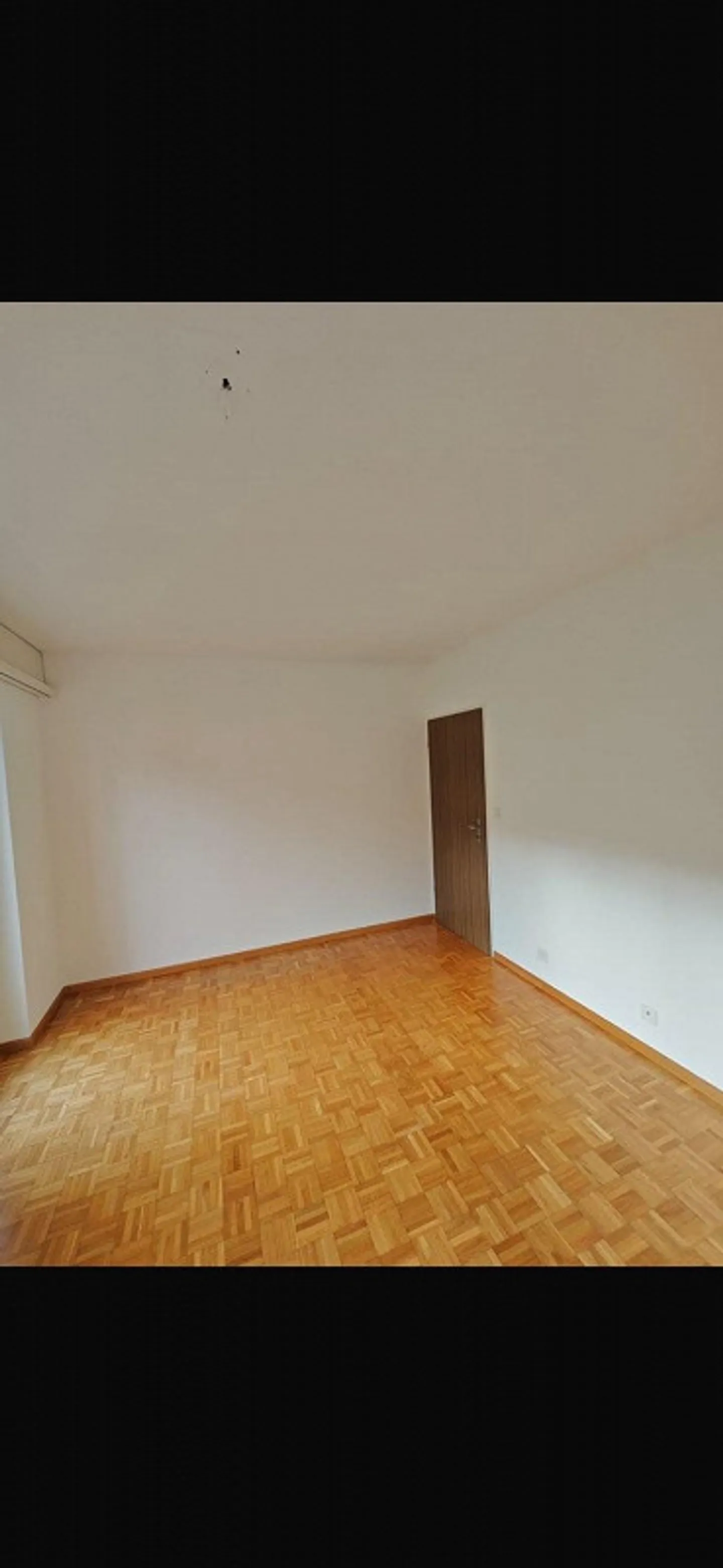 Appartamento luminoso di 3 stanze con bellissimo pavimento in parquet in una posizione centrale a... - Foto 4 di 7