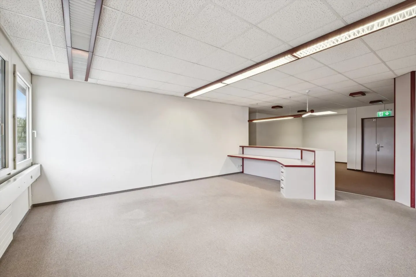 Modern 400 m² Office - Photo 4 of 9