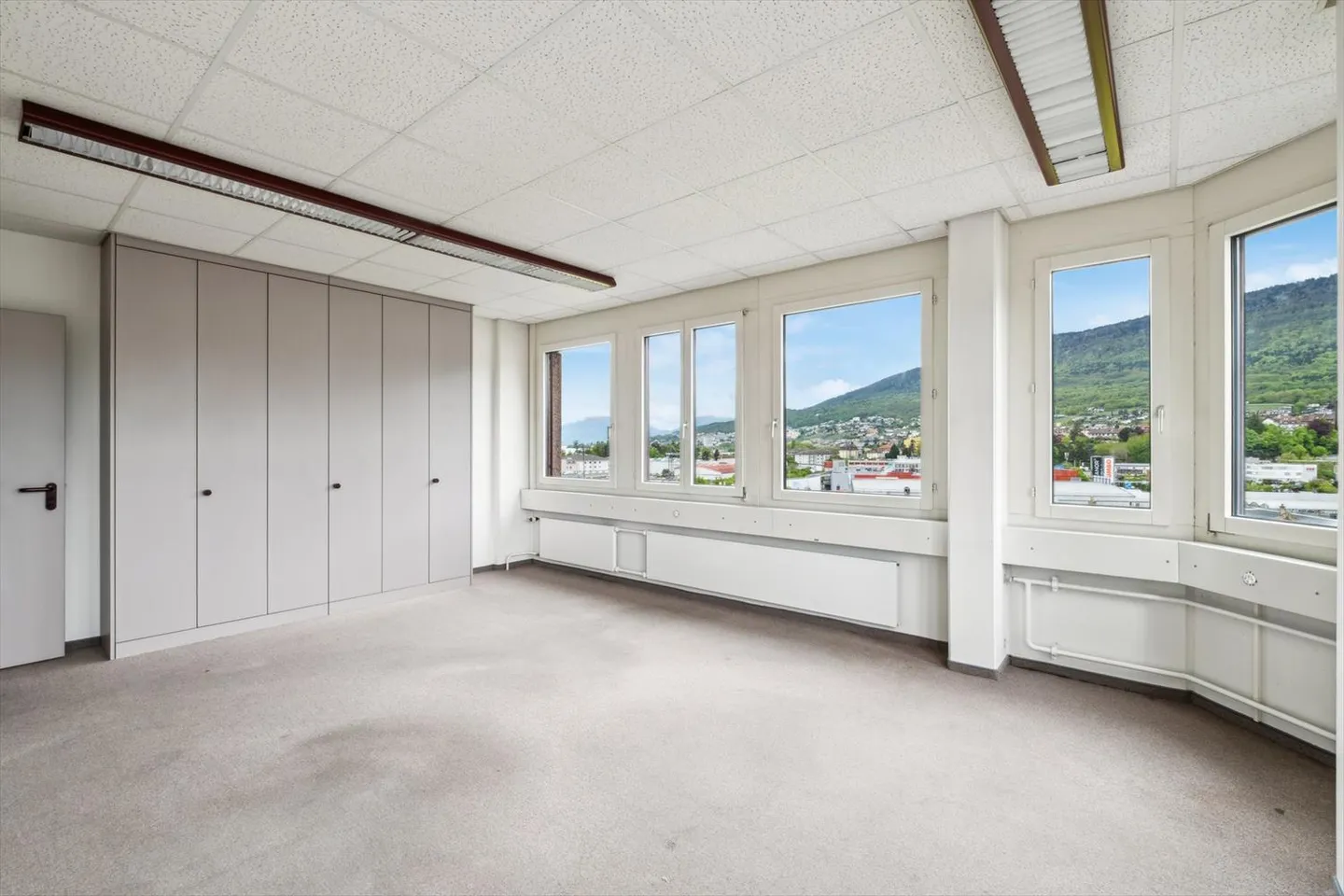 Modern 400 m² Office - Photo 5 of 9