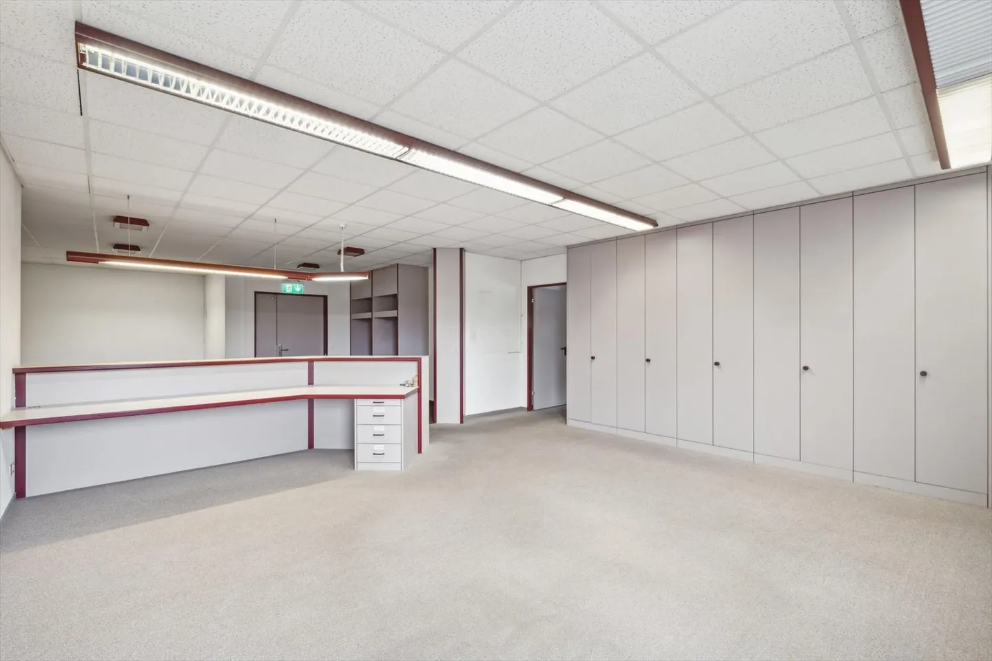 Modern 400 m² Office - Photo 6 of 9