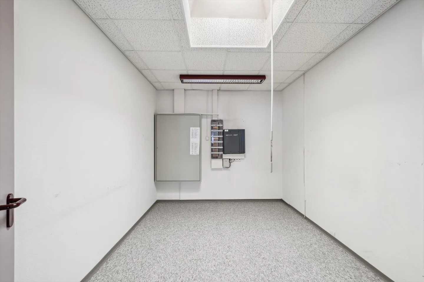 Modern 400 m² Office - Photo 7 of 9