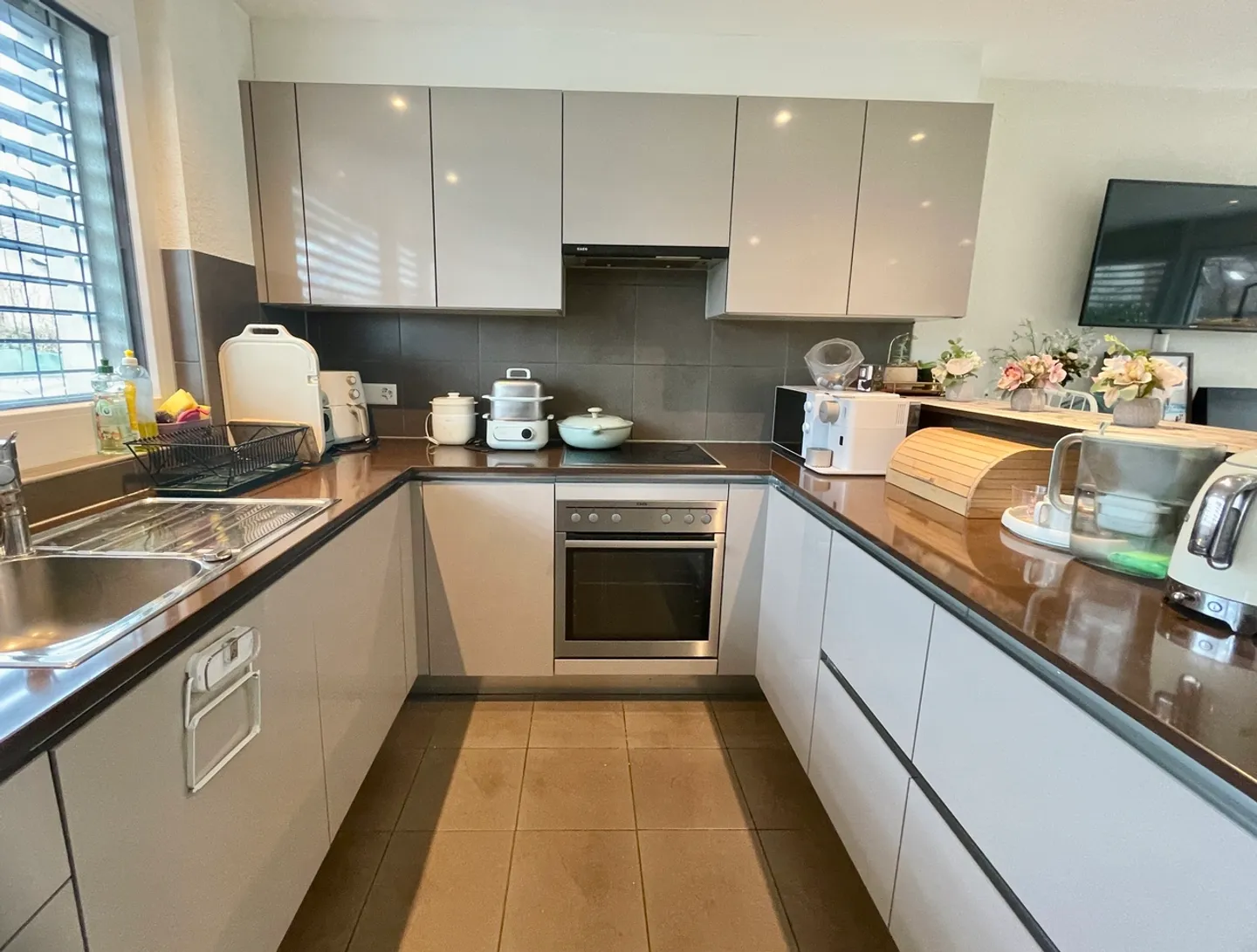 Maison jumelée séparée par le garage - Photo 4 sur 12