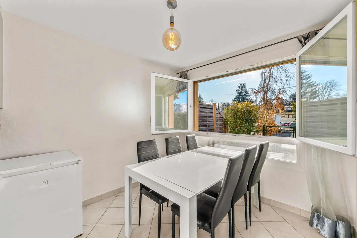 Beautiful opportunity for this 4.5-room ground floor apartment with garden for sale in Freiburg - Photo 6 of 13