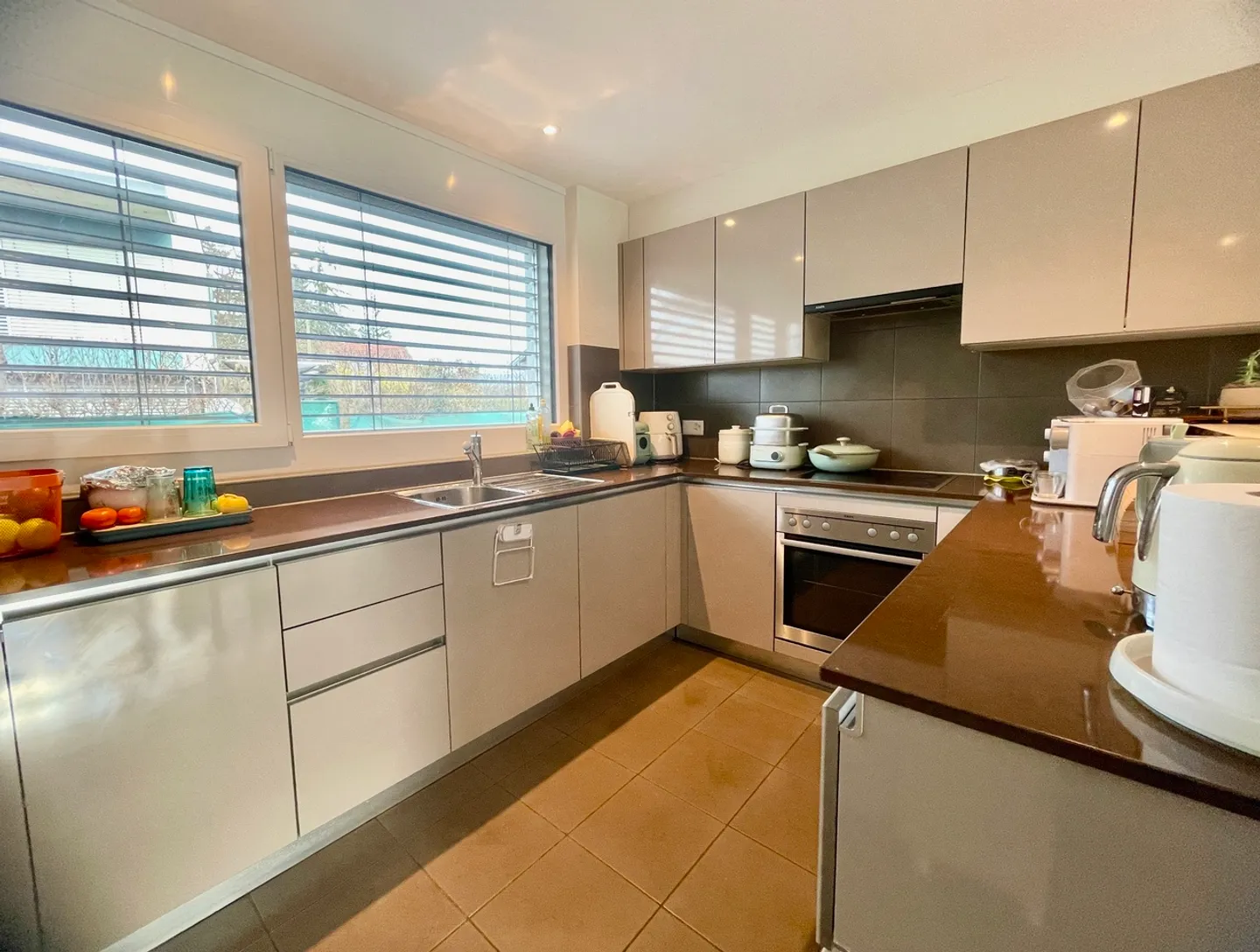 Maison jumelée séparée par le garage - Photo 5 sur 12