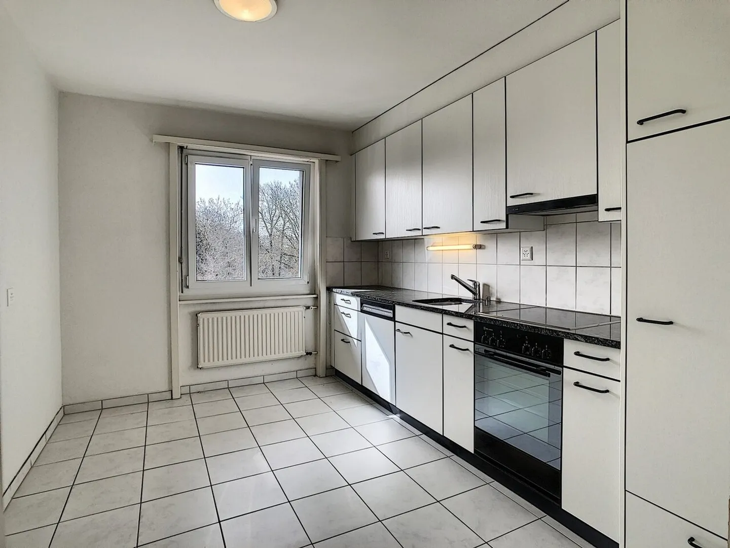 Helle 3½ Zimmer in der Nähe aller Annehmlichkeiten - Foto 2 von 13