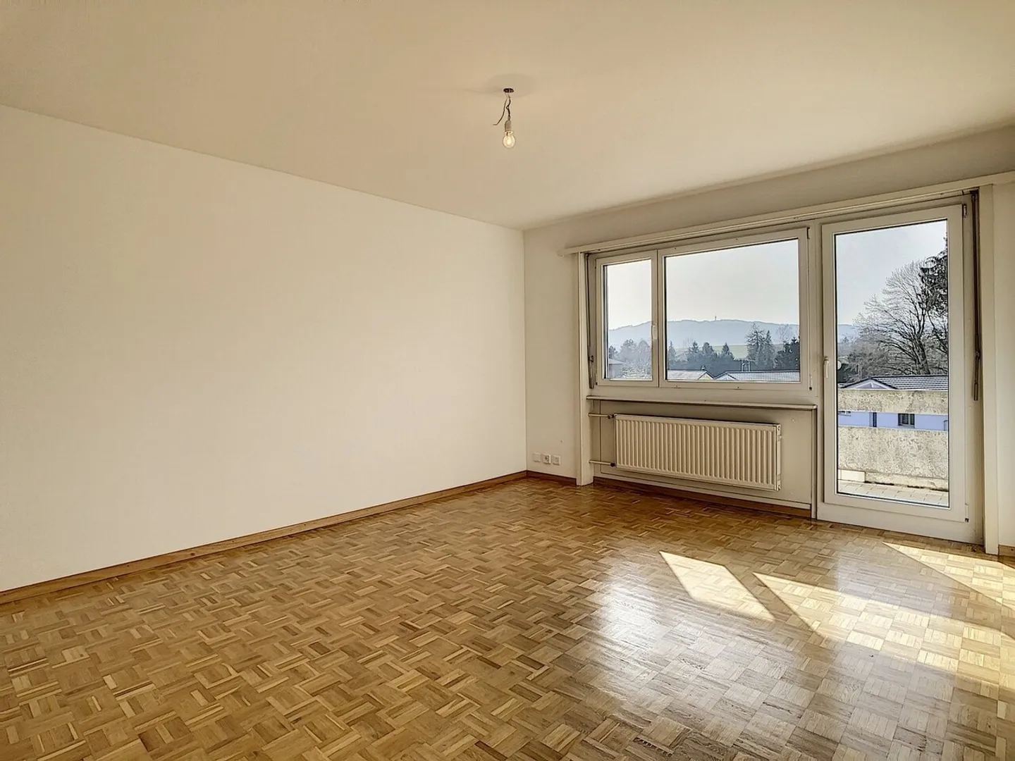 Helle 3½ Zimmer in der Nähe aller Annehmlichkeiten - Foto 3 von 13