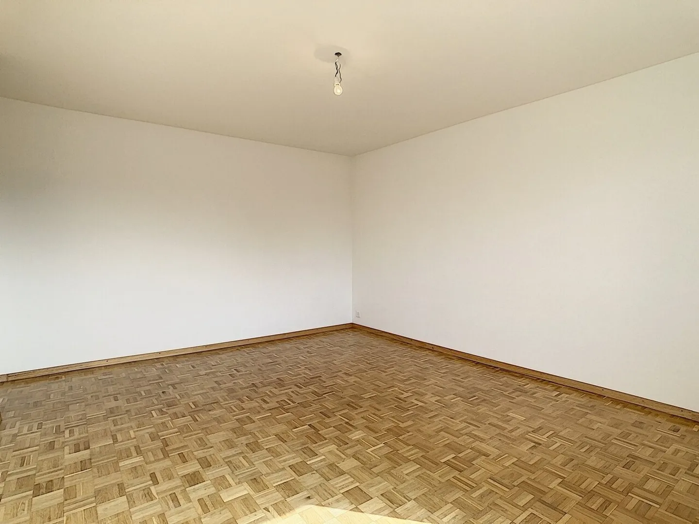 Helle 3½ Zimmer in der Nähe aller Annehmlichkeiten - Foto 4 von 13