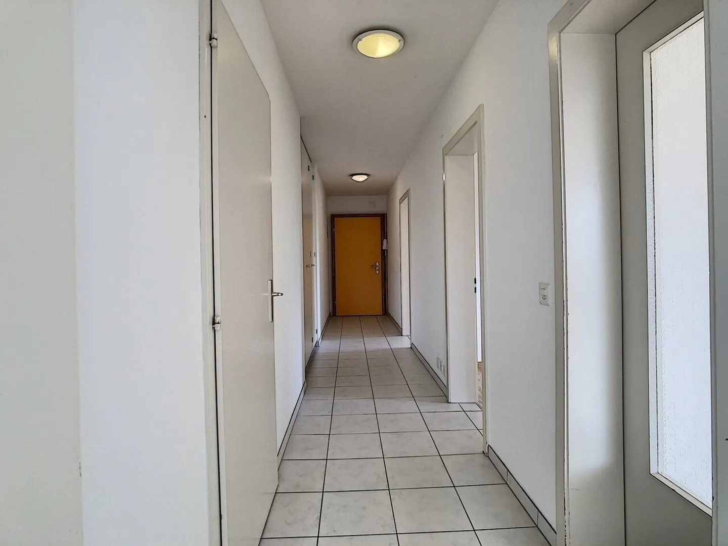 Helle 3½ Zimmer in der Nähe aller Annehmlichkeiten - Foto 5 von 13