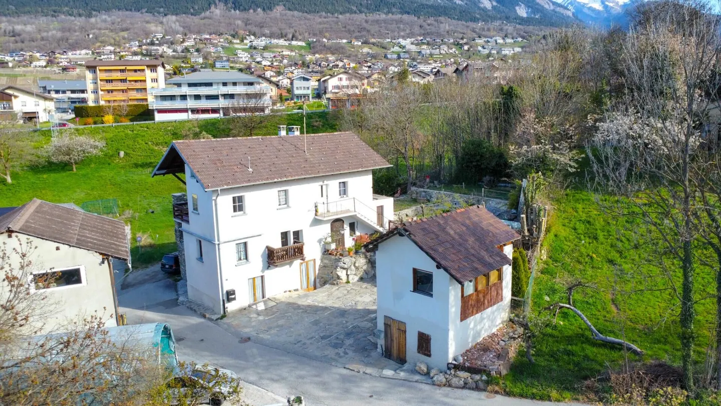 Immeuble de rendement à Savièse - Photo 1 sur 51