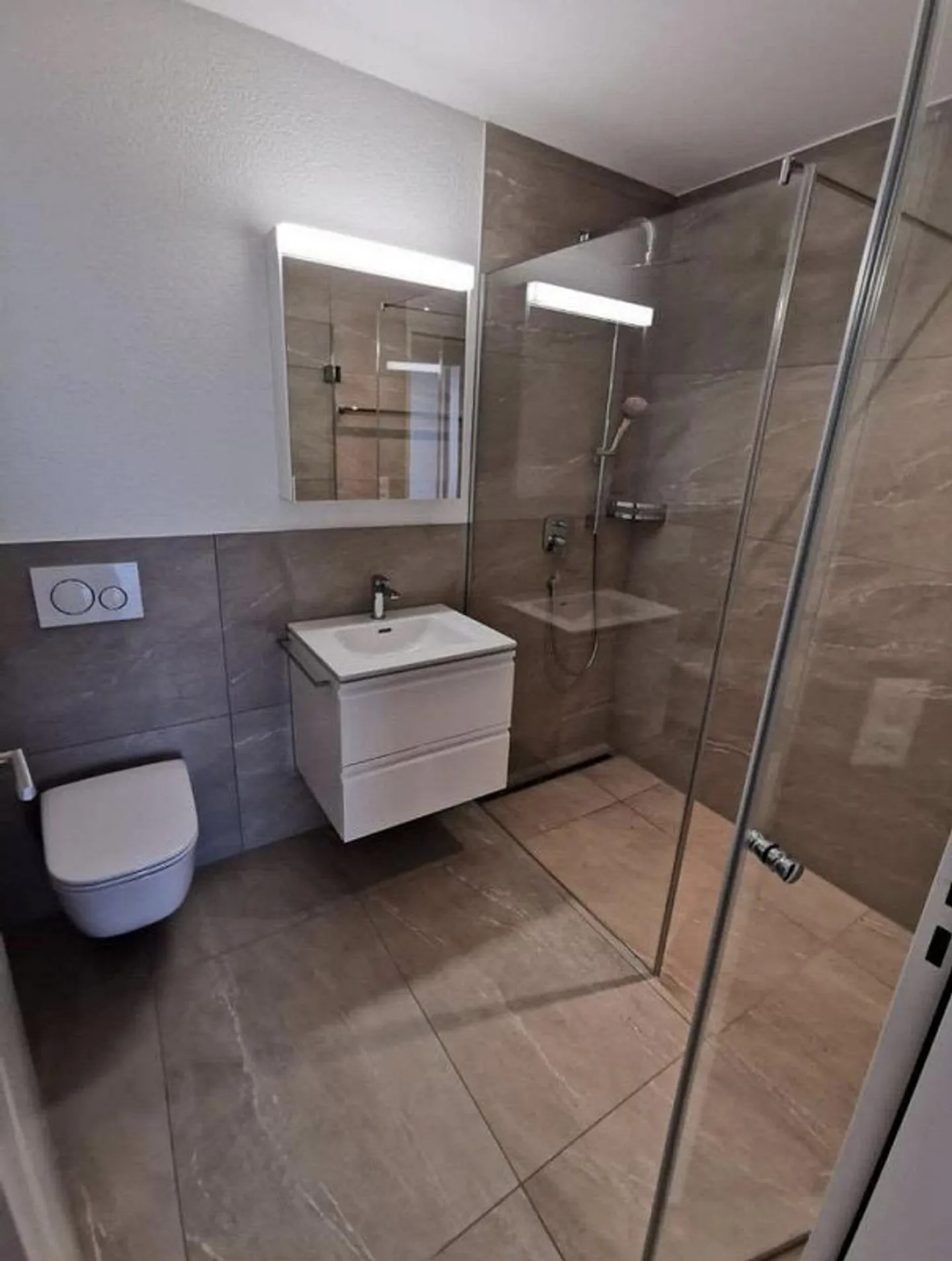 Modernes Apartment mit Seesicht - Foto 5 von 11