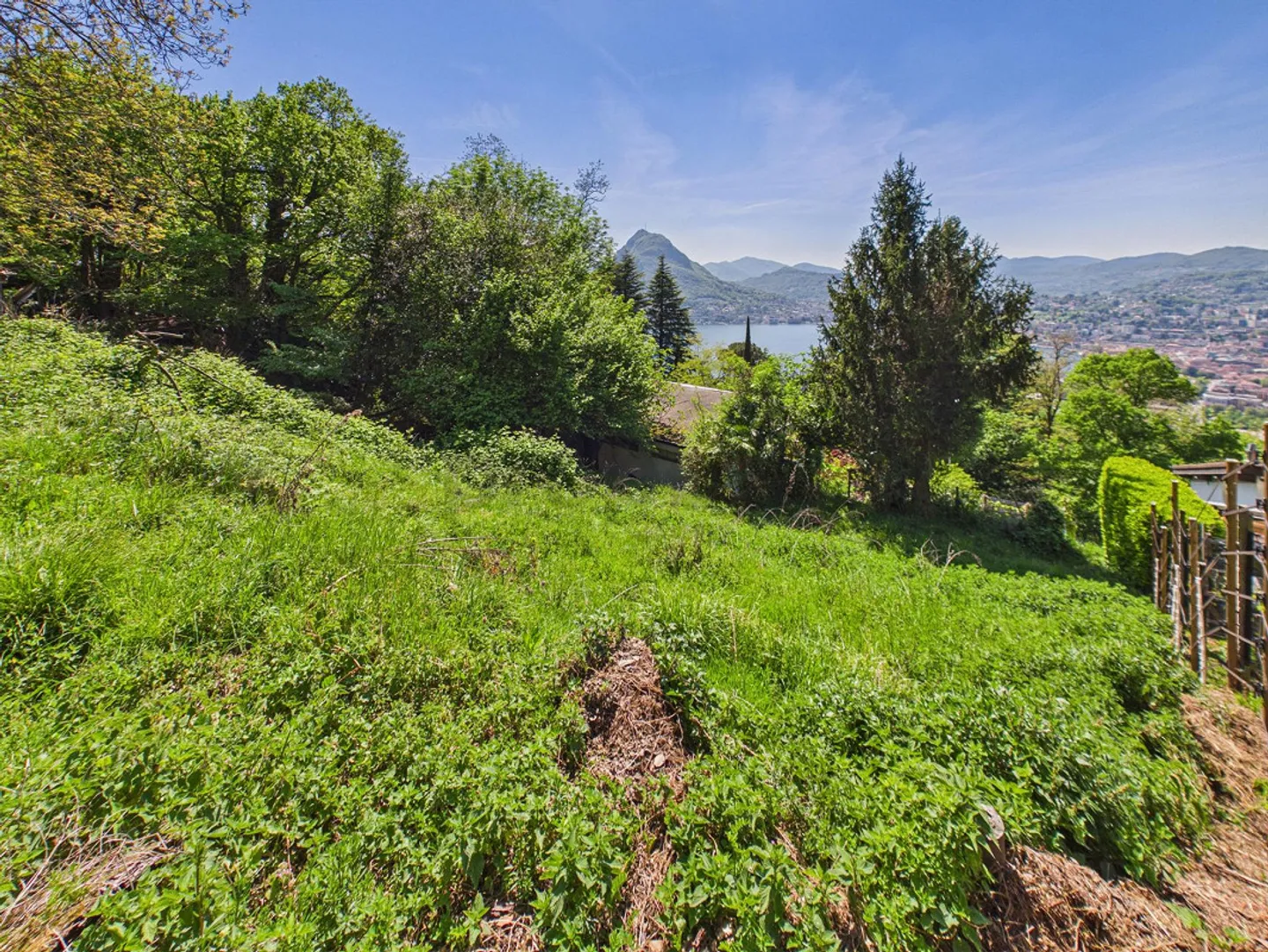 Large building plot in a quiet area, Viganello - Photo 1 of 11
