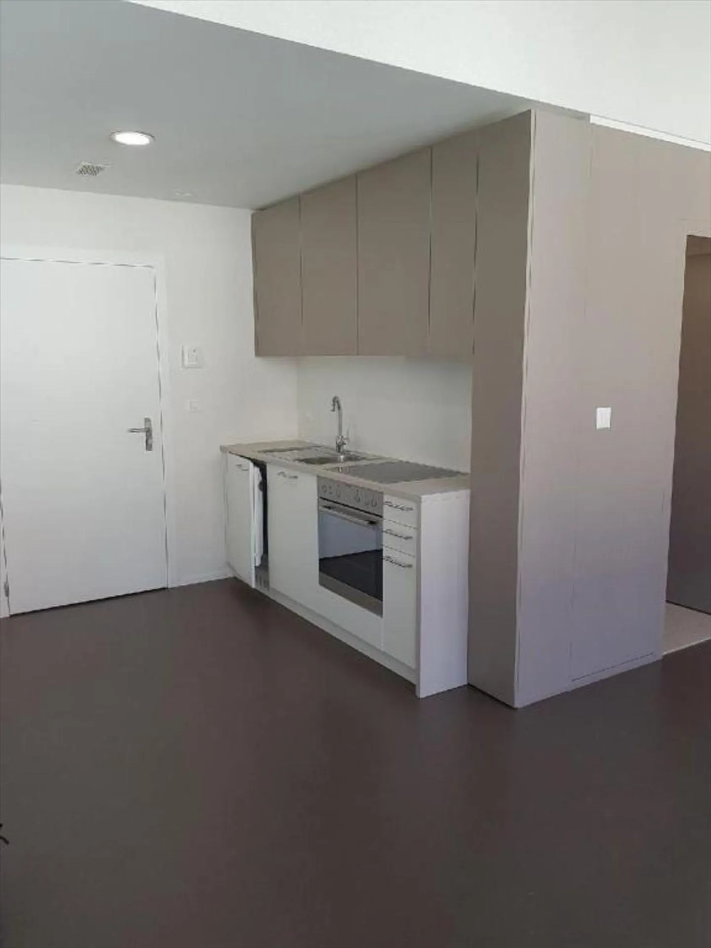 Bel appartamento di 2 stanze al 2° piano in affitto a Locle, idealmente situato - Foto 2 di 7