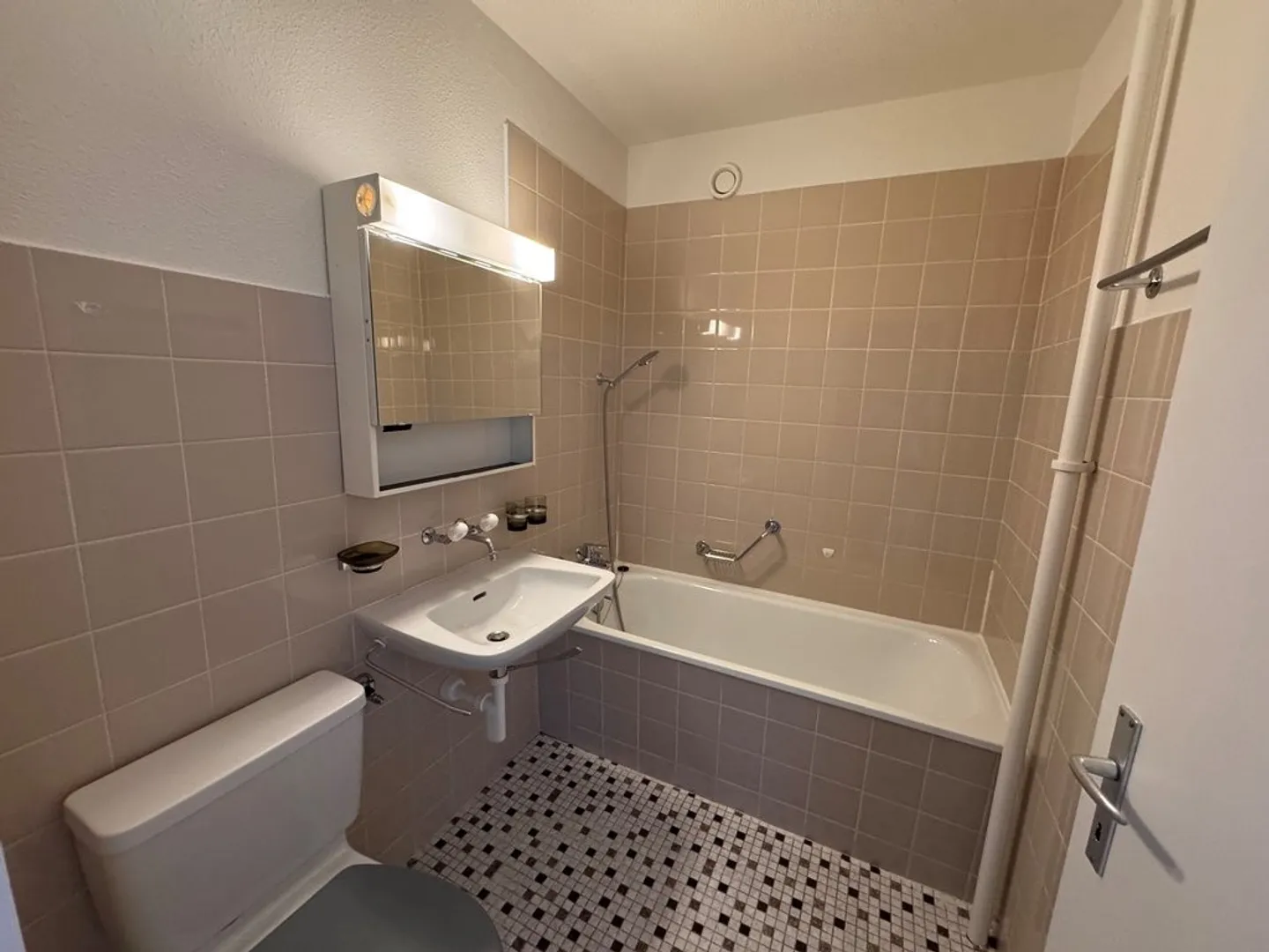 Vicino a tutti i servizi - Quartiere tranquillo - Foto 3 di 6