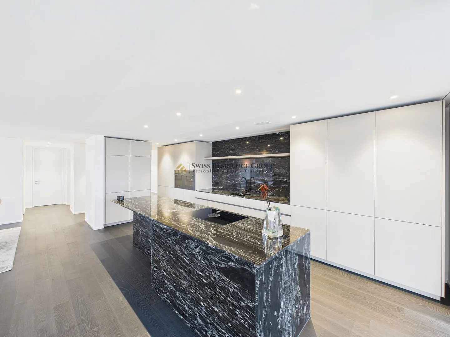 Vivre privilégié au bord du lac de Zurich avec : résidence de 5,5 pièces avec piscine privée, jardin, vue sur le lac et les montagnes - Photo 5 sur 16