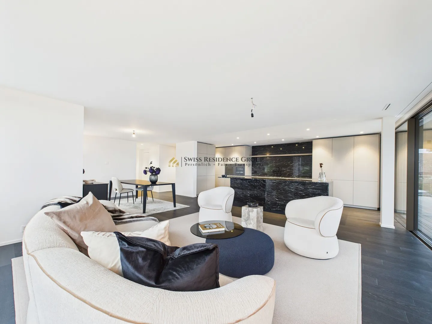 Vivre privilégié au bord du lac de Zurich avec : résidence de 5,5 pièces avec piscine privée, jardin, vue sur le lac et les montagnes - Photo 7 sur 16