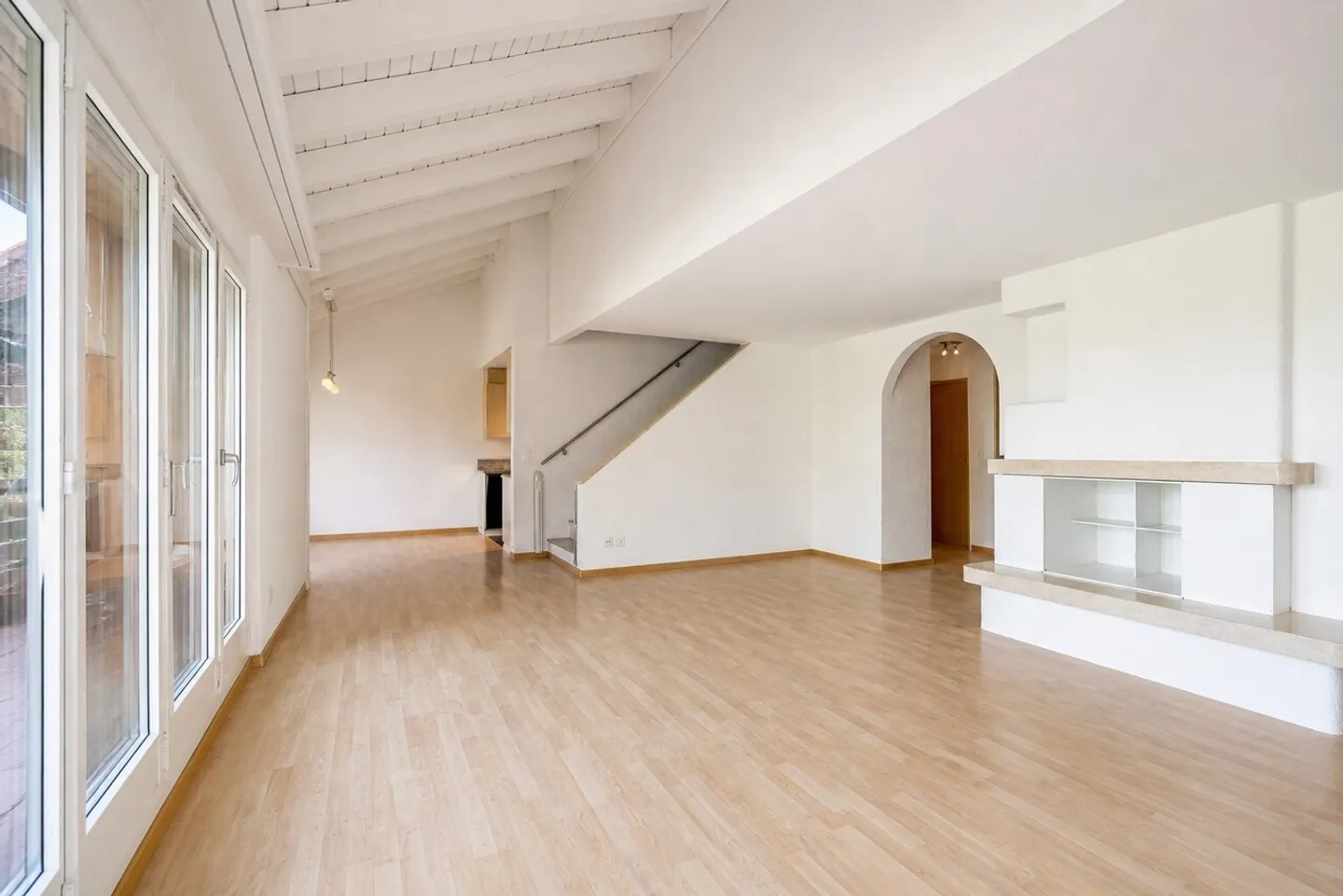 Light-flooded attic apartment in a central location in Pfäffikon SZ - Photo 5 of 10