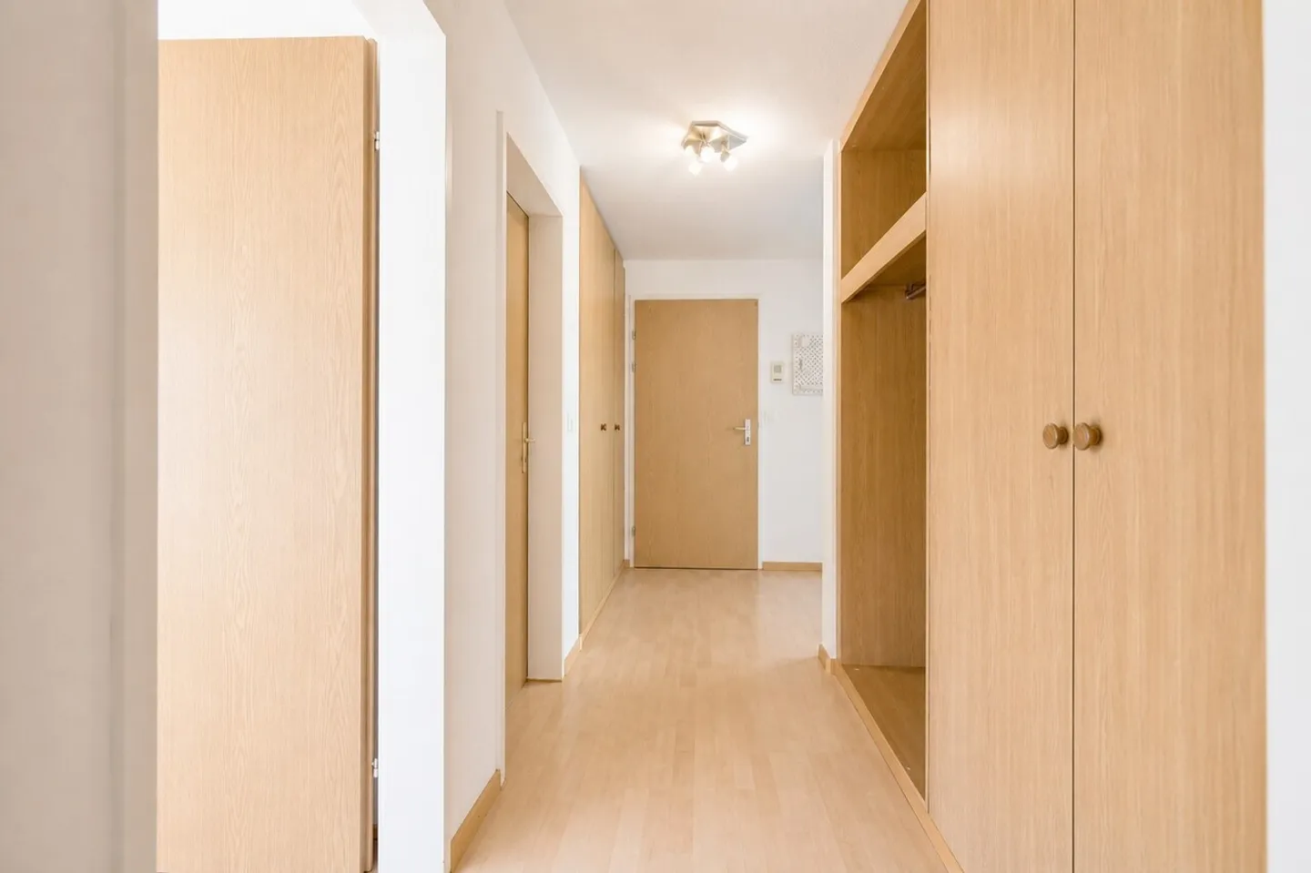 Light-flooded attic apartment in a central location in Pfäffikon SZ - Photo 6 of 10